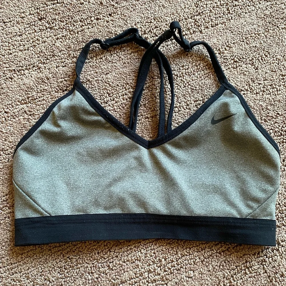 nike sports bra - Picture 1 of 2